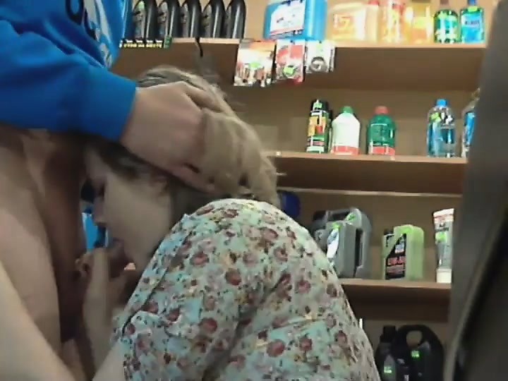 Владелец магазина трахает новую продавщицу - секс порно видео